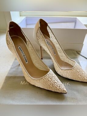 Manolo Blahnik Cream/White Lace Pumps (105mm) - Size 36.5